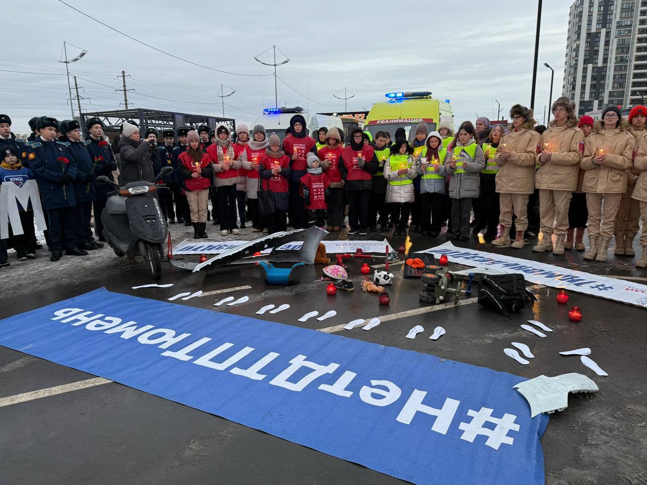 #Нет. Акция памяти жертв ДТП прошла на перекрестке улиц Ф.Салманова и Уездной в Тюмени, где погиб 13- летний подросток, ехавший на питбайке #Нет. Акция памяти жертв ДТП прошла на перекрестке улиц Ф.Салманова и Уездной в Тюмени, где погиб 13- летний подросток, ехавший на питбайке