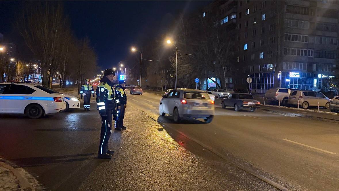 Группы нарядов ДПС вечером в пятницу работали в разных районах Тюмени, выявляя грубые нарушения ПДД и пьяных водителей: на ул. Тимофея Чаркова, 50 лет Октября, Малыгина и Дамбовской Группы нарядов ДПС вечером в пятницу работали в разных районах Тюмени, выявляя грубые нарушения ПДД и пьяных водителей: на ул. Тимофея Чаркова, 50 лет Октября, Малыгина и Дамбовской