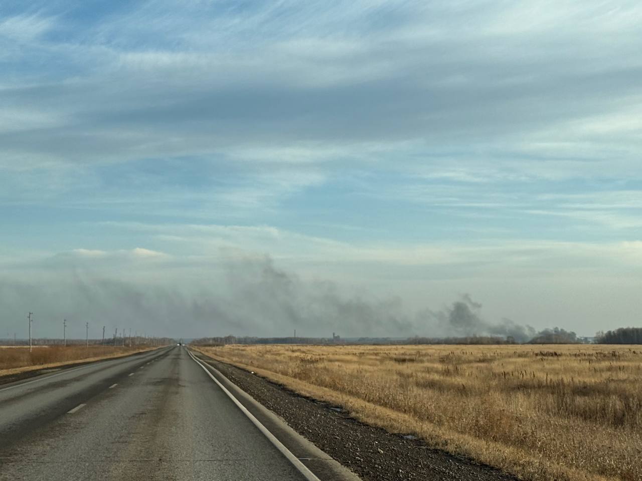 Начали сжигать кур днем?. Тюменцы заметили столб дыма в районе Онохино, где должны избавляться от трупов зараженных куриц «В Онохино сжигают куриц вместе со старыми покрышками, тем самым загрязняют экологию. Горит днём и... Начали сжигать кур днем?. Тюменцы заметили столб дыма в районе Онохино, где должны избавляться от трупов зараженных куриц «В Онохино сжигают куриц вместе со старыми покрышками, тем самым загрязняют экологию. Горит днём и...