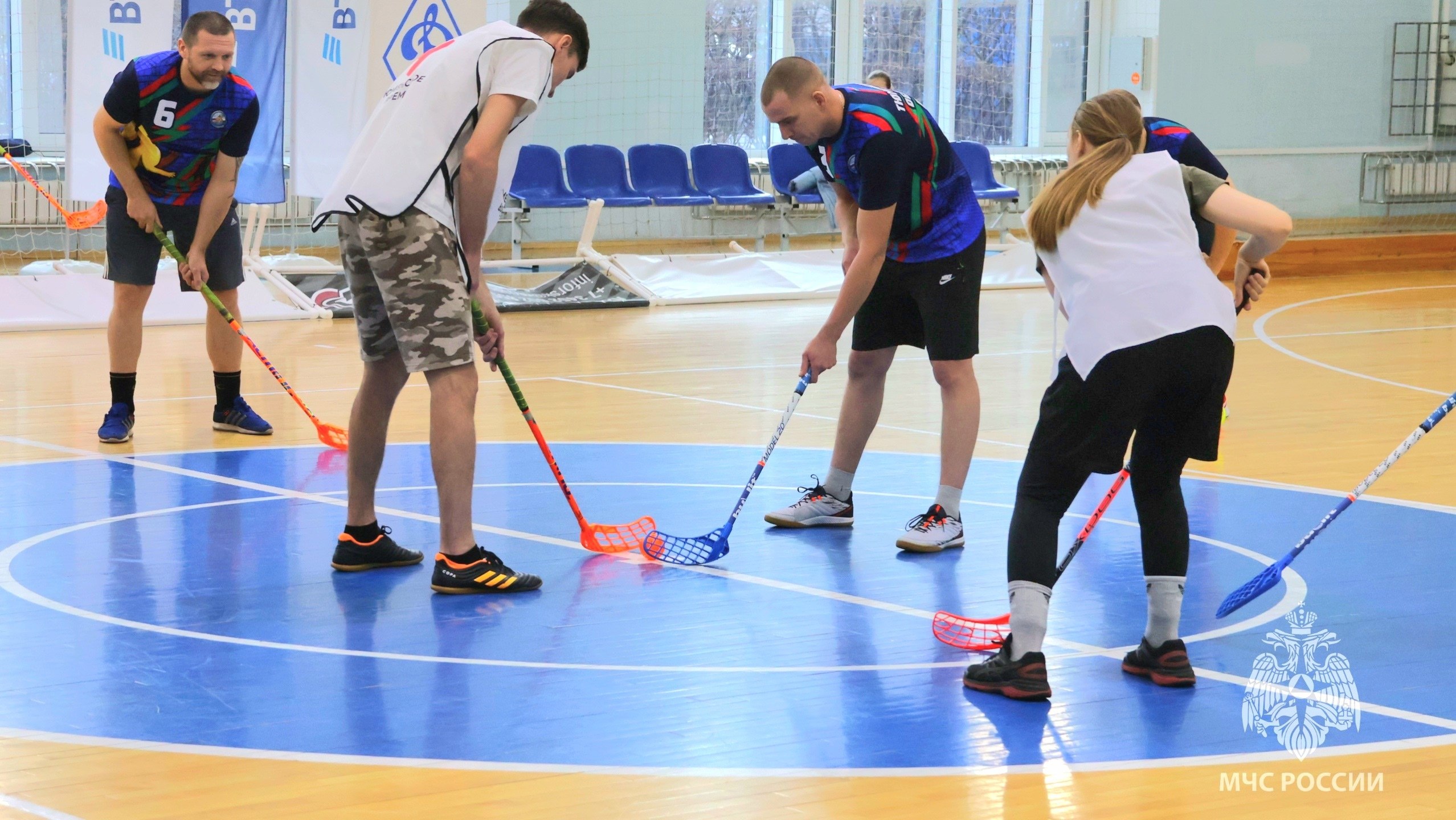 Сотрудники МЧС России забрали серебро турнира по флорболу Сотрудники МЧС России забрали серебро турнира по флорболу