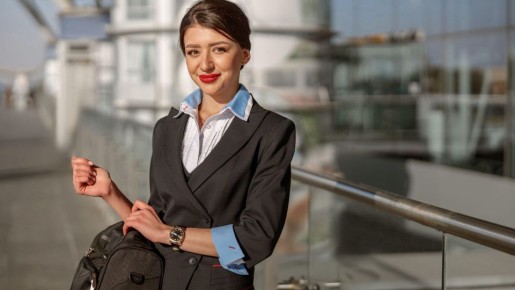 Содержимое сумочки стюардесс раскрыто: некоторые вещи вызывают вопросы