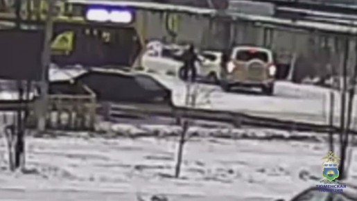 Компания тюменцев в камуфляже устроила подставное шоу с похищением на Московском тракте: очевидцы не оценили и вызвали полицию