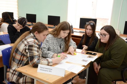 Наш Молодежный электоральный клуб за неделю смог охватить около 200 человек играми и образовательными мероприятиями по избирательному праву и процессу!