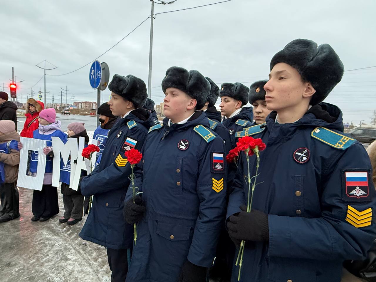 #Нет. Акция памяти жертв ДТП прошла на перекрестке улиц Ф.Салманова и Уездной в Тюмени, где погиб 13- летний подросток, ехавший на питбайке #Нет. Акция памяти жертв ДТП прошла на перекрестке улиц Ф.Салманова и Уездной в Тюмени, где погиб 13- летний подросток, ехавший на питбайке