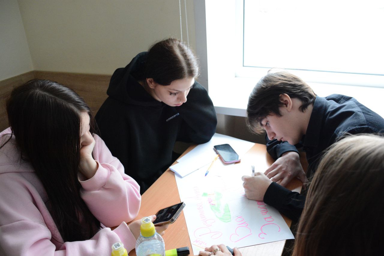 Наш Молодежный электоральный клуб за неделю смог охватить около 200 человек играми и образовательными мероприятиями по избирательному праву и процессу! Наш Молодежный электоральный клуб за неделю смог охватить около 200 человек играми и образовательными мероприятиями по избирательному праву и процессу!