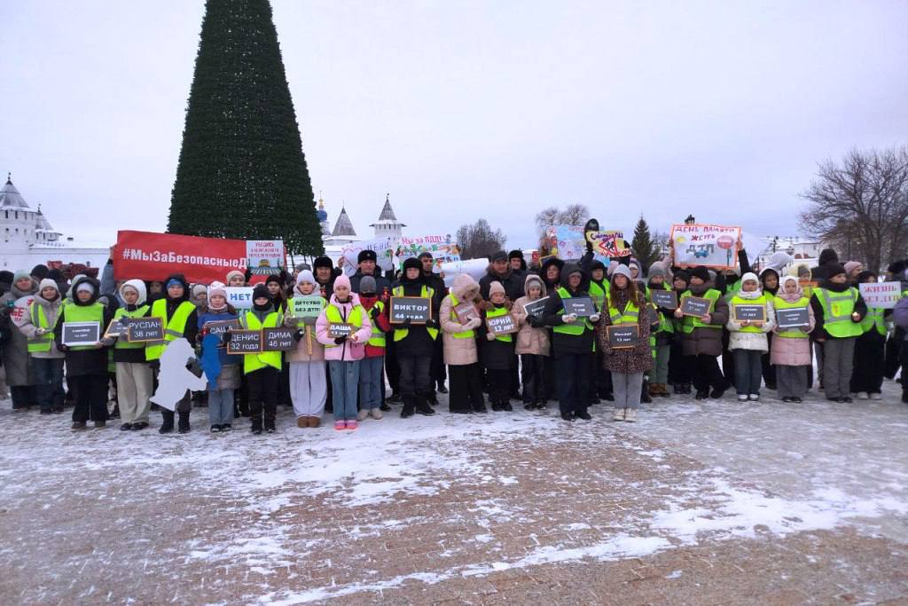 #Нет. В Тобольске прошла акция "Нет ДТП!", посвященная Дню памяти жертв дорожных аварий #Нет. В Тобольске прошла акция "Нет ДТП!", посвященная Дню памяти жертв дорожных аварий