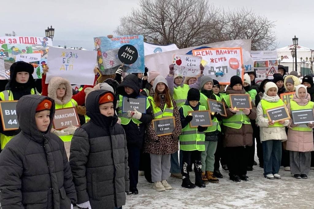 В преддверии Всемирного Дня памяти жертв ДТП Тобольск объединился в акции-митинге "Нет ДТП!" В преддверии Всемирного Дня памяти жертв ДТП Тобольск объединился в акции-митинге "Нет ДТП!"