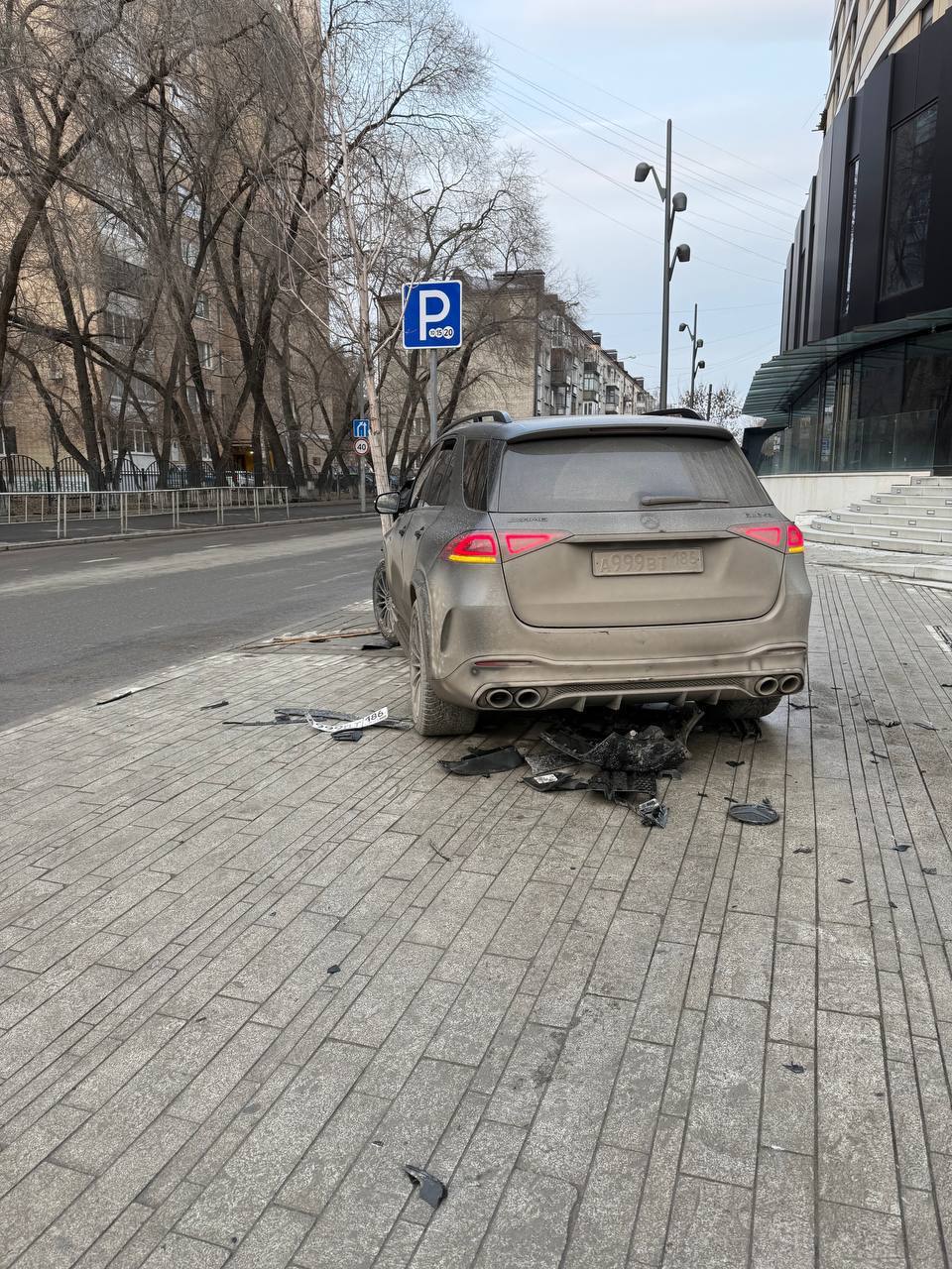 Иномарка с блатными номера угодила в серьезную аварию в центре Тюмени: водителю грозит лишение ВУ за то, что он сбежал с места ДТП Иномарка с блатными номера угодила в серьезную аварию в центре Тюмени: водителю грозит лишение ВУ за то, что он сбежал с места ДТП