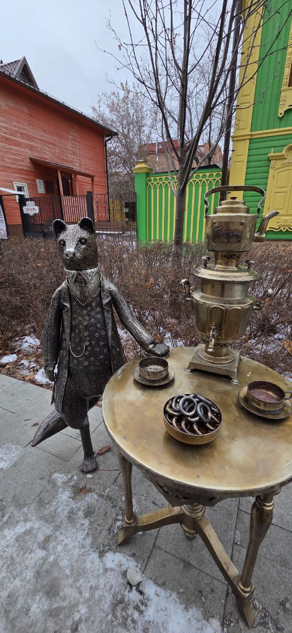 Максим Афанасьев: Прогуливаясь по пешеходной улице Дзержинского, вы наверняка обращали внимание, как много людей фотографируется на фоне красивых наличников Максим Афанасьев: Прогуливаясь по пешеходной улице Дзержинского, вы наверняка обращали внимание, как много людей фотографируется на фоне красивых наличников