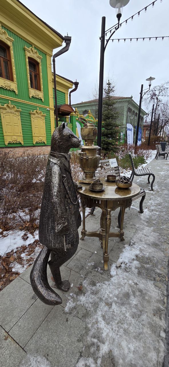 Максим Афанасьев: Прогуливаясь по пешеходной улице Дзержинского, вы наверняка обращали внимание, как много людей фотографируется на фоне красивых наличников Максим Афанасьев: Прогуливаясь по пешеходной улице Дзержинского, вы наверняка обращали внимание, как много людей фотографируется на фоне красивых наличников