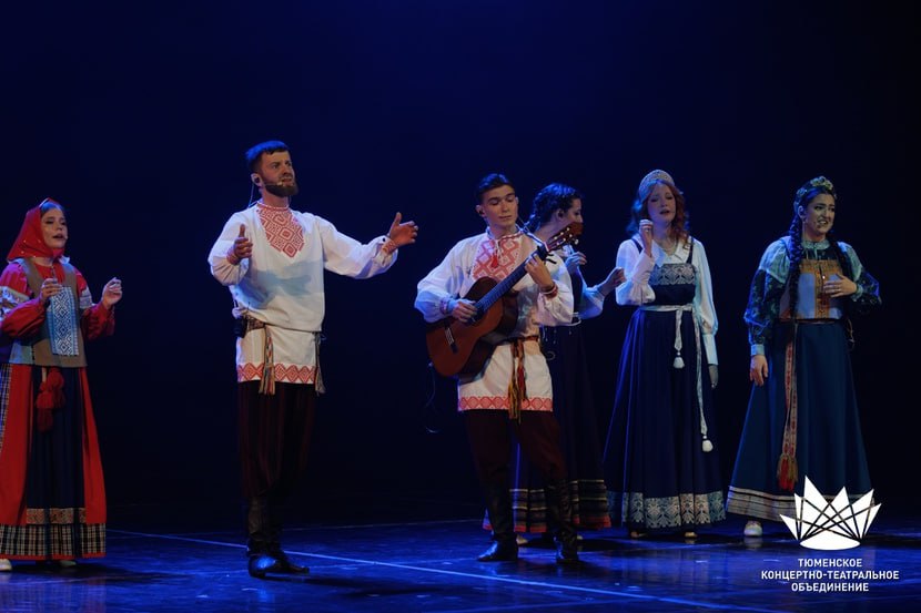 Новый концерт тюменского фольклорного ансамбля «ЯромилЪ» — «ЭтноРейв», который коллектив отыграл на сцене ДК «Нефтяник», это грандиозное шоу и разрыв всех шаблонов, которые несёт на себе традиционное народное пение Новый концерт тюменского фольклорного ансамбля «ЯромилЪ» — «ЭтноРейв», который коллектив отыграл на сцене ДК «Нефтяник», это грандиозное шоу и разрыв всех шаблонов, которые несёт на себе традиционное народное пение