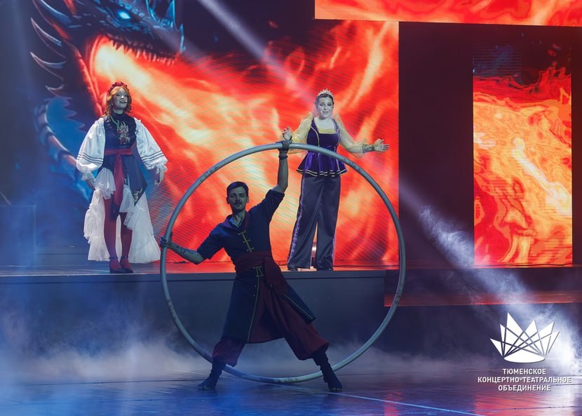 Новый концерт тюменского фольклорного ансамбля «ЯромилЪ» — «ЭтноРейв», который коллектив отыграл на сцене ДК «Нефтяник», это грандиозное шоу и разрыв всех шаблонов, которые несёт на себе традиционное народное пение Новый концерт тюменского фольклорного ансамбля «ЯромилЪ» — «ЭтноРейв», который коллектив отыграл на сцене ДК «Нефтяник», это грандиозное шоу и разрыв всех шаблонов, которые несёт на себе традиционное народное пение