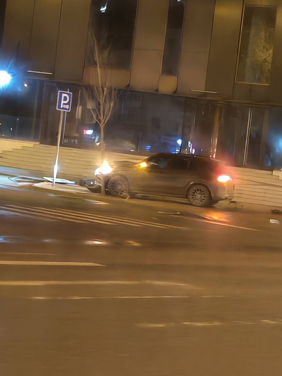 К слову, видео с этой самой иномаркой, появилось в сети еще ранним утром К слову, видео с этой самой иномаркой, появилось в сети еще ранним утром