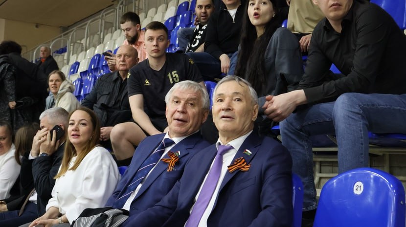 Года идут, а в конце каждого из них мы неизменно отмечаем спортивные успехи команды Тюменской областной Думы Года идут, а в конце каждого из них мы неизменно отмечаем спортивные успехи команды Тюменской областной Думы