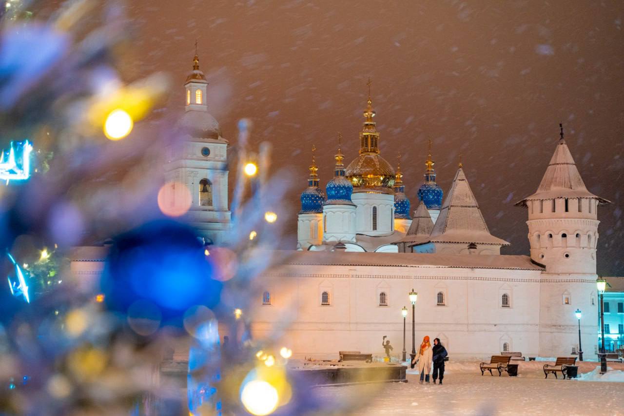 В Тобольске стартовала подготовка к одному из самых любимых и долгожданных праздников – Новому году! Уже к началу декабря город преобразится, улицы и площади засверкают праздничной иллюминацией, создавая тёплую, волшебную и... В Тобольске стартовала подготовка к одному из самых любимых и долгожданных праздников – Новому году! Уже к началу декабря город преобразится, улицы и площади засверкают праздничной иллюминацией, создавая тёплую, волшебную и...