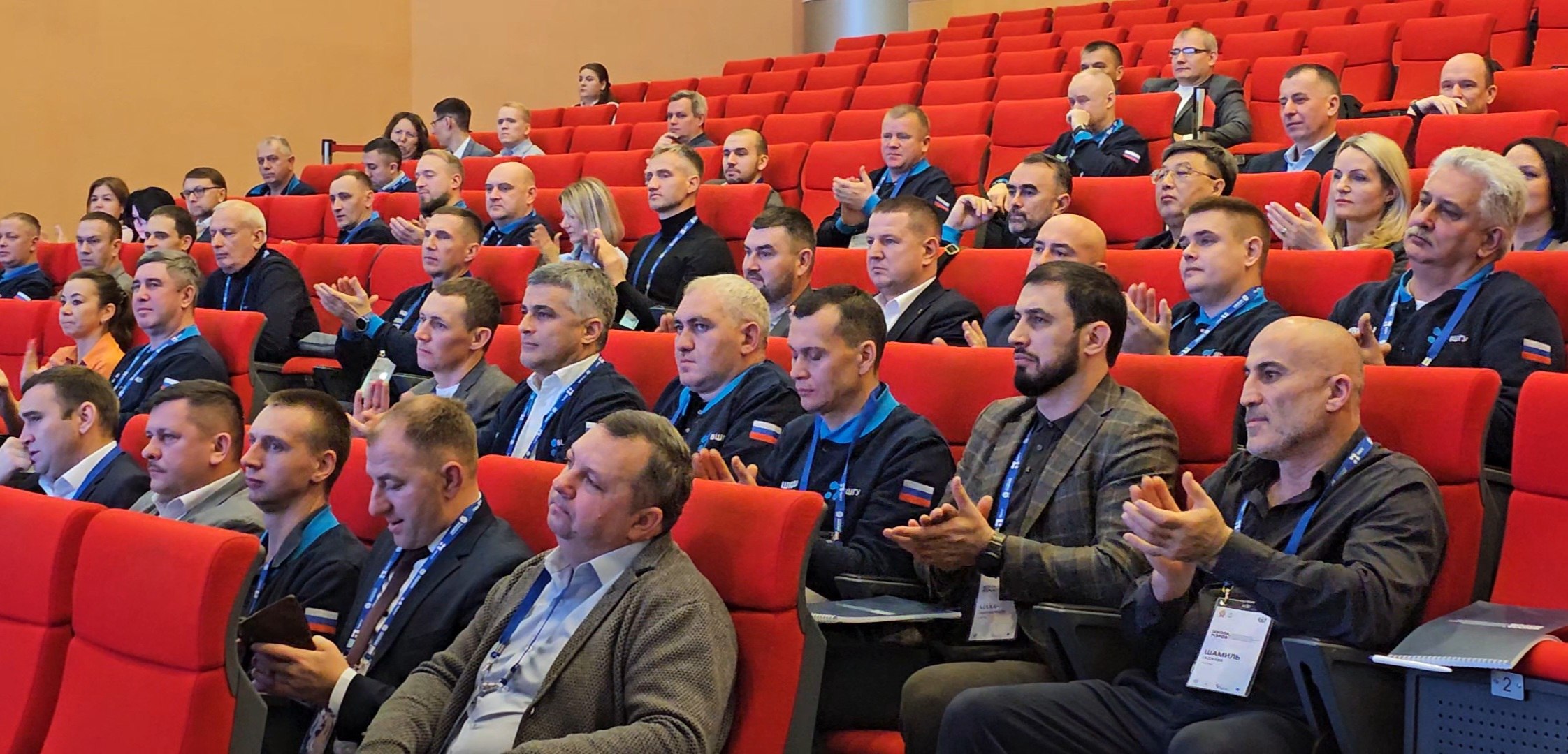 Управленцы со всех округов России приехали в Тюмень на образовательную программу "Школа мэров" Управленцы со всех округов России приехали в Тюмень на образовательную программу "Школа мэров"