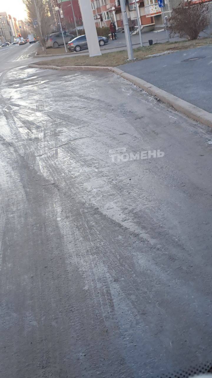 Тюмень сковала ледяная корка — на дорогах опасно Тюмень сковала ледяная корка — на дорогах опасно