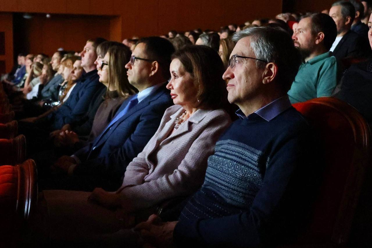 Гастроли известного российского режиссёра Никиты Михалкова и его творческой команды, мастерской «12», завершились в Тобольске, оставив яркие и незабываемые впечатления у жителей и гостей города Гастроли известного российского режиссёра Никиты Михалкова и его творческой команды, мастерской «12», завершились в Тобольске, оставив яркие и незабываемые впечатления у жителей и гостей города