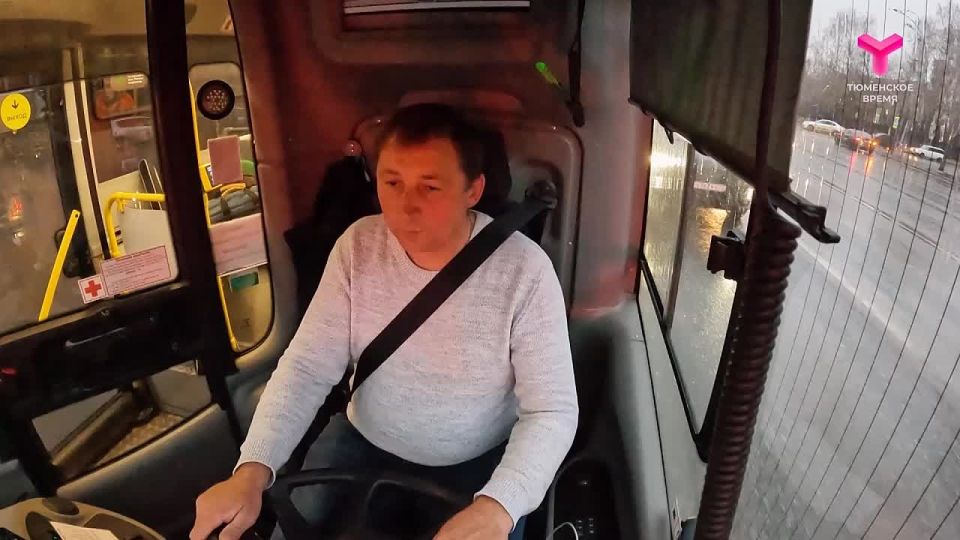 Он знает город лучше всех! Знакомимся с водителем автобуса в третьем поколении Артёмом Третьяком