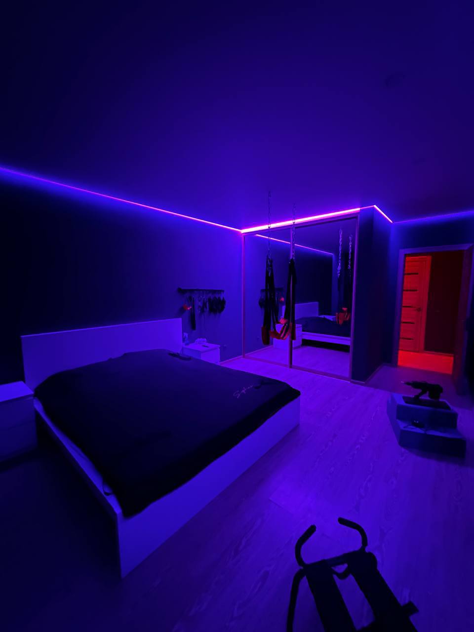 Пилон, натуральная шкура и интим-подсветка – тюменцам предлагают арендовать уютную секс-берлогу Пилон, натуральная шкура и интим-подсветка – тюменцам предлагают арендовать уютную секс-берлогу