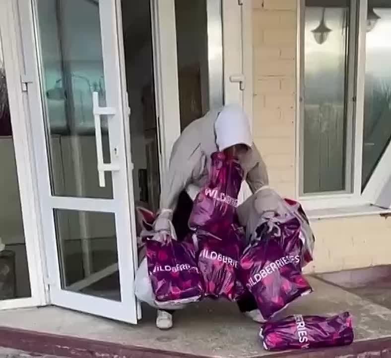 Россиянок массово кодируют от шоппинга