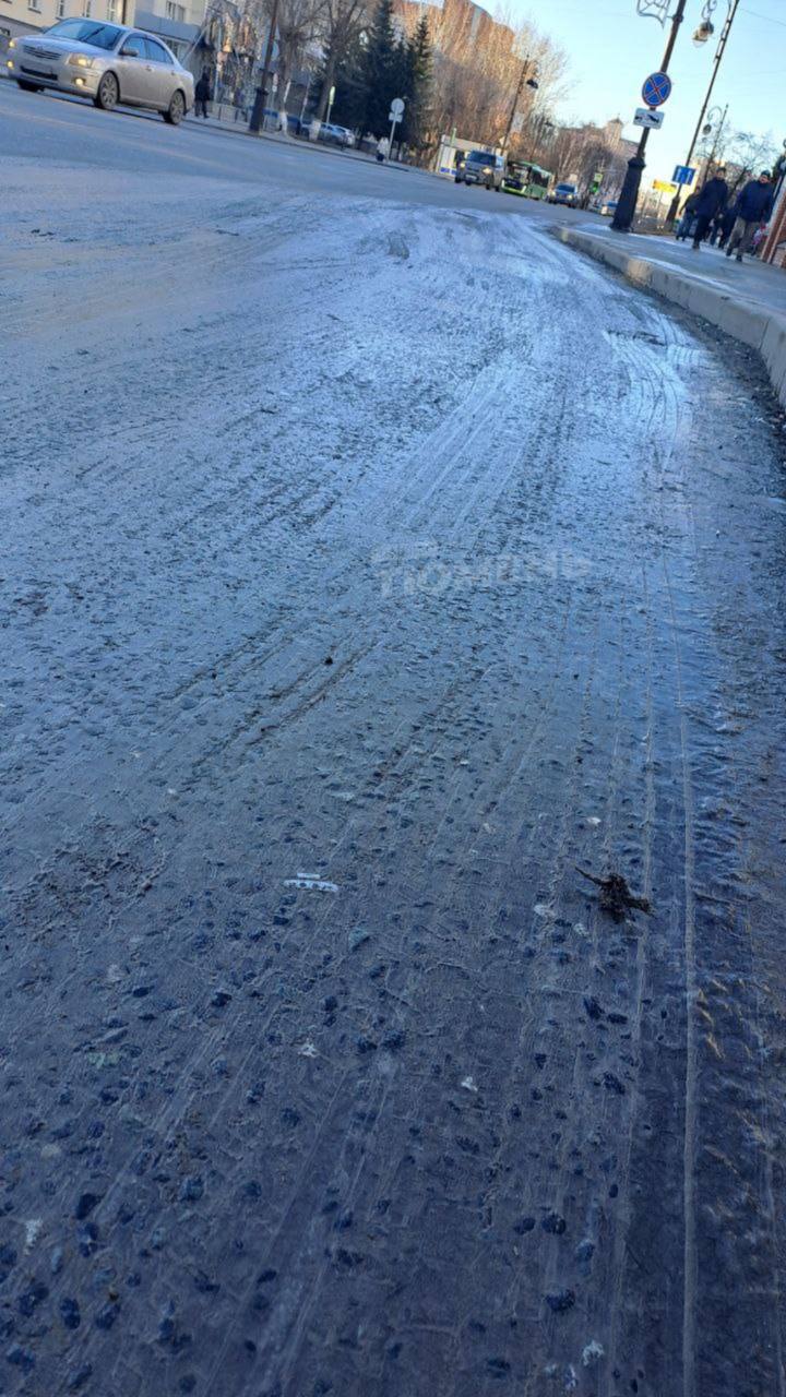 Тюмень сковала ледяная корка — на дорогах опасно Тюмень сковала ледяная корка — на дорогах опасно