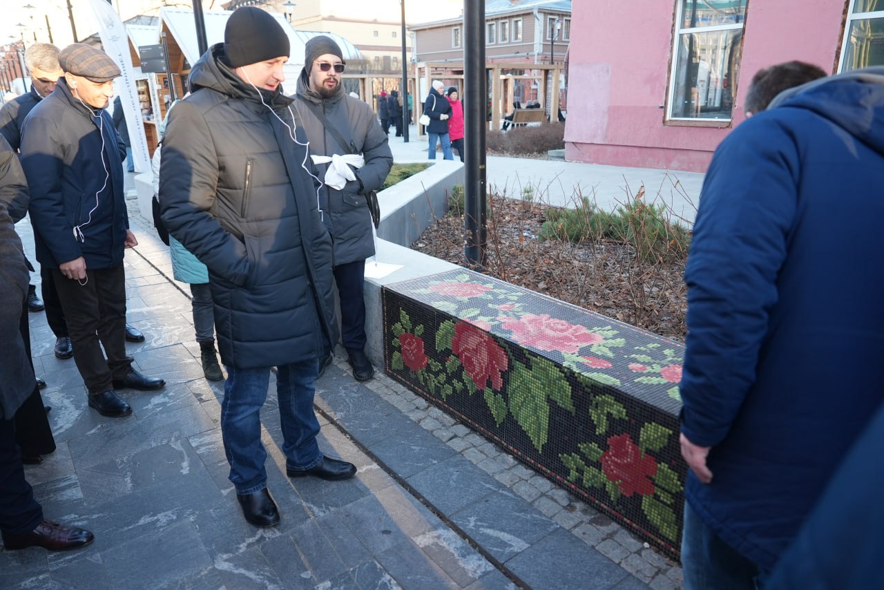 По тюменской пешеходной улице прошли особые гости