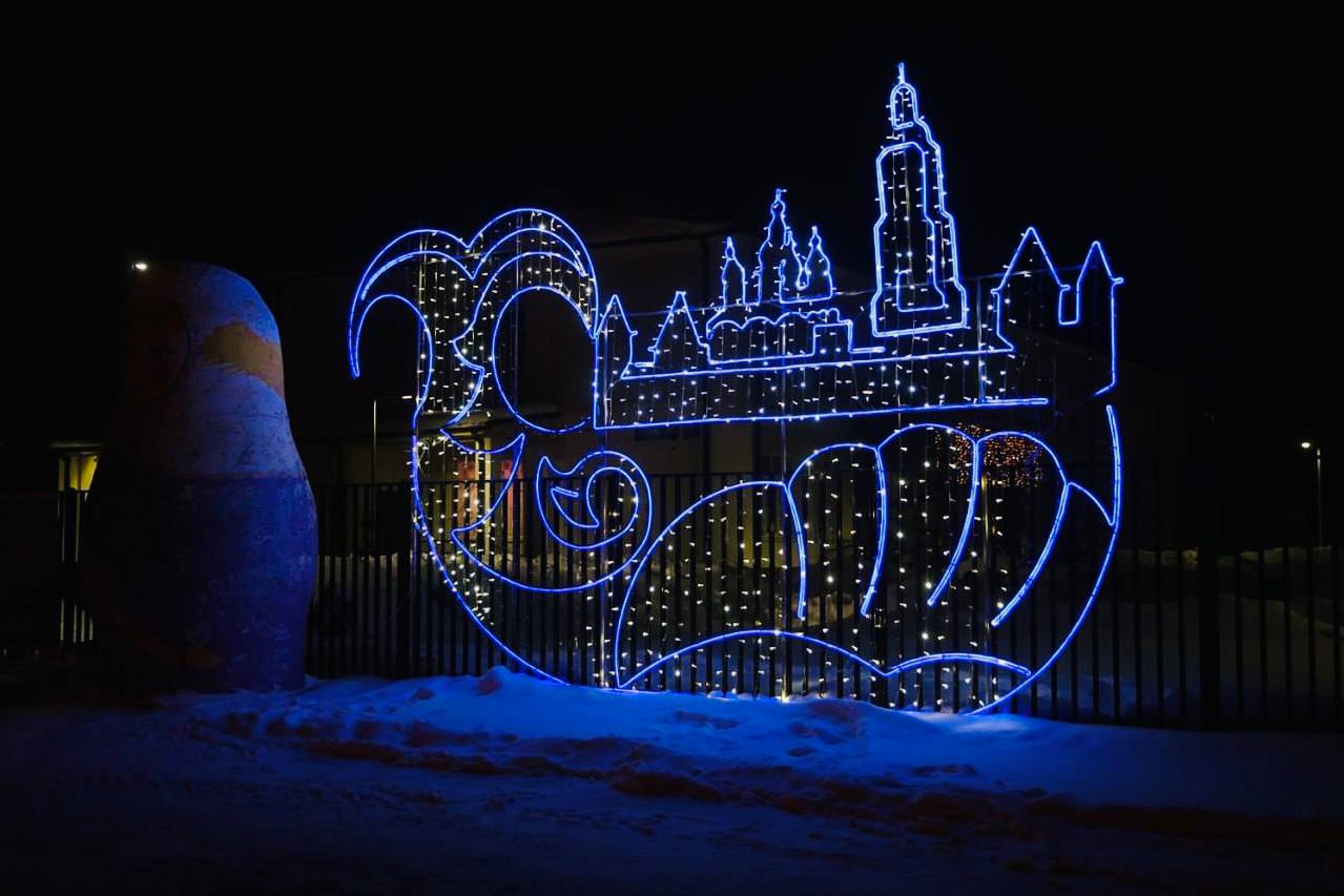 В Тобольске стартовала подготовка к одному из самых любимых и долгожданных праздников – Новому году! Уже к началу декабря город преобразится, улицы и площади засверкают праздничной иллюминацией, создавая тёплую, волшебную и... В Тобольске стартовала подготовка к одному из самых любимых и долгожданных праздников – Новому году! Уже к началу декабря город преобразится, улицы и площади засверкают праздничной иллюминацией, создавая тёплую, волшебную и...