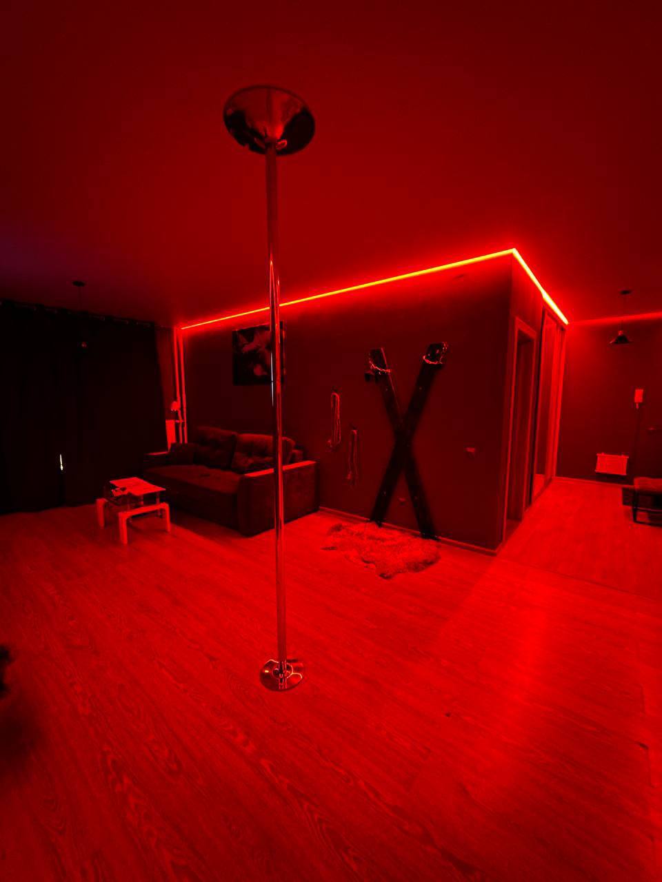 Пилон, натуральная шкура и интим-подсветка – тюменцам предлагают арендовать уютную секс-берлогу Пилон, натуральная шкура и интим-подсветка – тюменцам предлагают арендовать уютную секс-берлогу