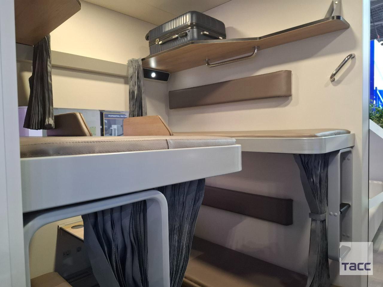 РЖД представили макет нового плацкарта с более длинными и широкими полками на форуме "Транспорт России", передает ТАСС РЖД представили макет нового плацкарта с более длинными и широкими полками на форуме "Транспорт России", передает ТАСС