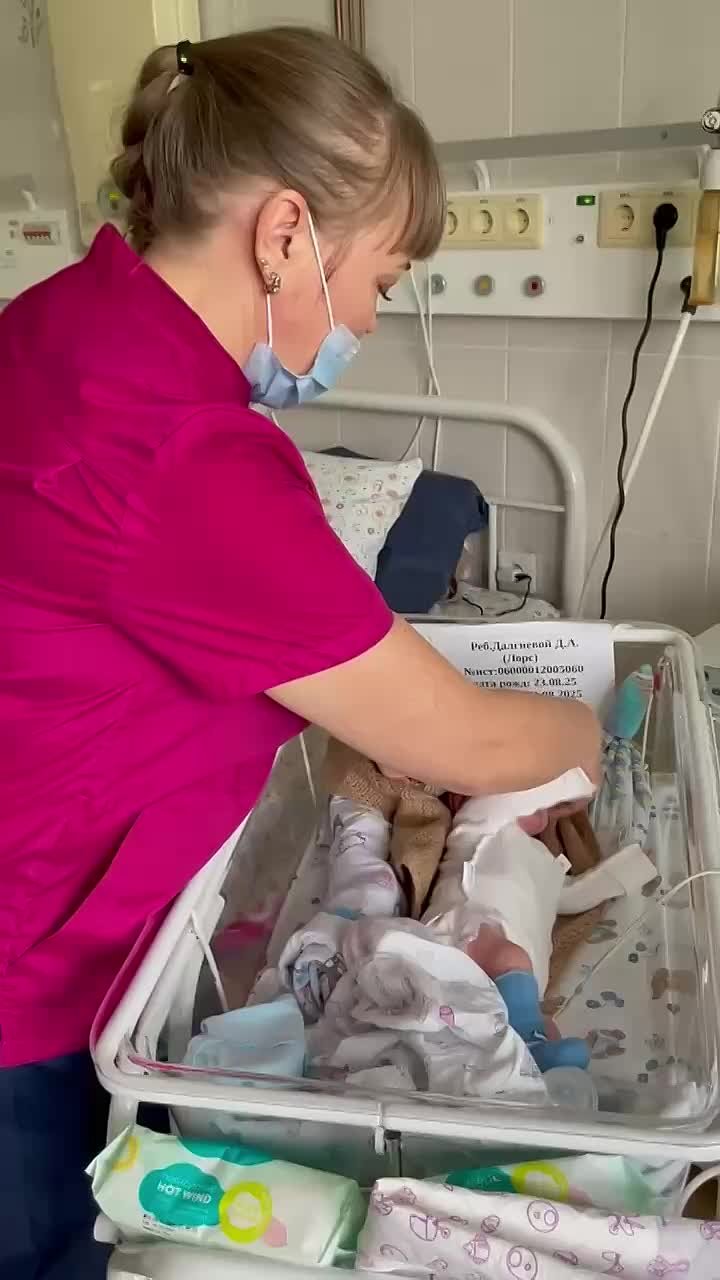 Тюменские врачи спасли новорожденного малыша весом 960 граммов