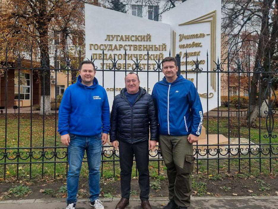 Из поездки в Луганскую Народную Республику вернулись мои коллеги – заместитель председателя Тюменской областной думы Наталья Шевчик, депутаты Лариса Цупикова, Александр Зеленский, Глеб Трубин, Артём Зайцев, Иван Вершинин... Из поездки в Луганскую Народную Республику вернулись мои коллеги – заместитель председателя Тюменской областной думы Наталья Шевчик, депутаты Лариса Цупикова, Александр Зеленский, Глеб Трубин, Артём Зайцев, Иван Вершинин...