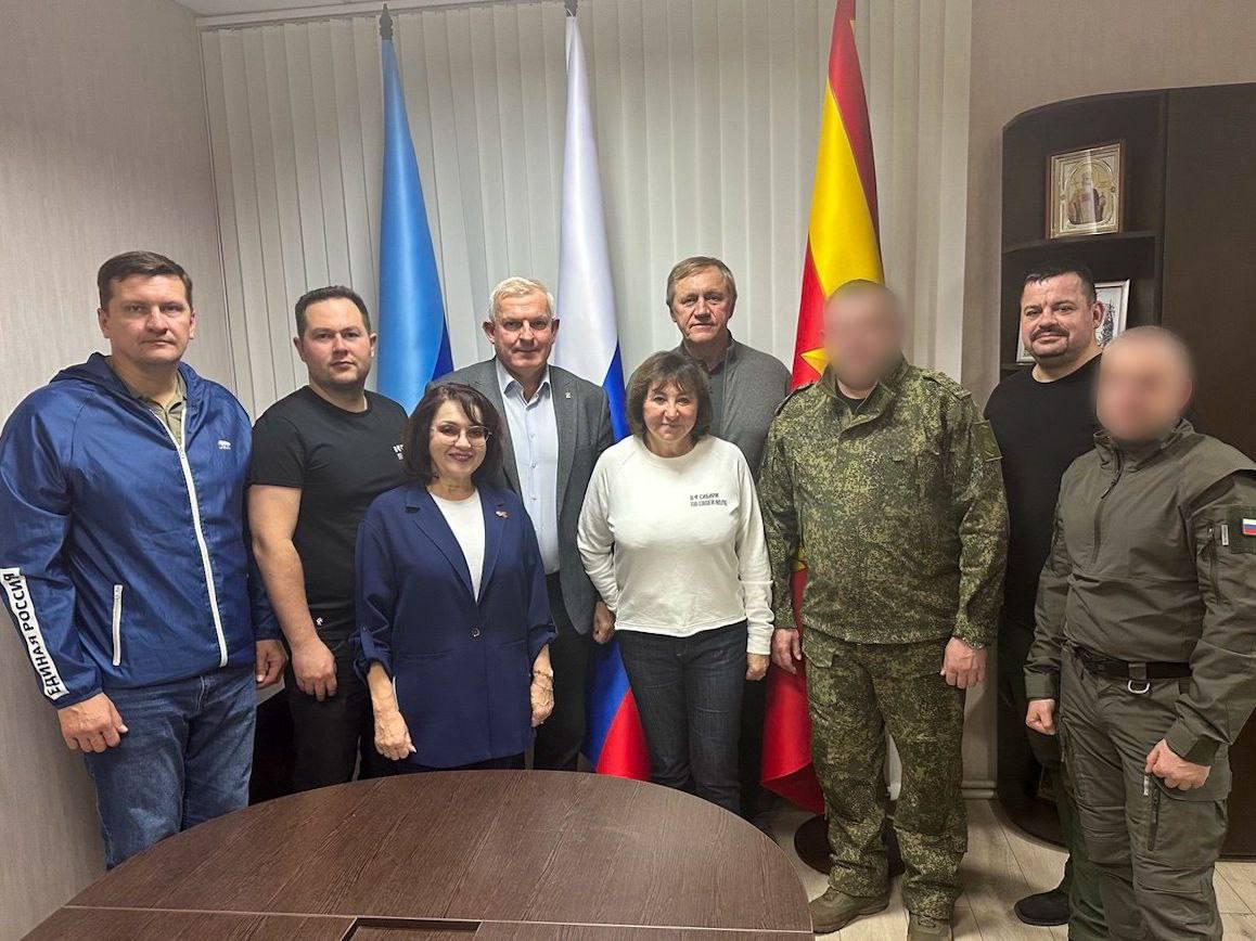 Из поездки в Луганскую Народную Республику вернулись мои коллеги – заместитель председателя Тюменской областной думы Наталья Шевчик, депутаты Лариса Цупикова, Александр Зеленский, Глеб Трубин, Артём Зайцев, Иван Вершинин...