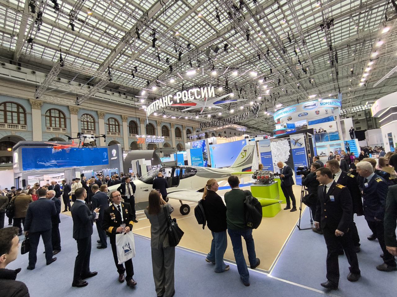 XIX Международный форум и выставка "Транспорт России" проходит в эти дни в Москве XIX Международный форум и выставка "Транспорт России" проходит в эти дни в Москве