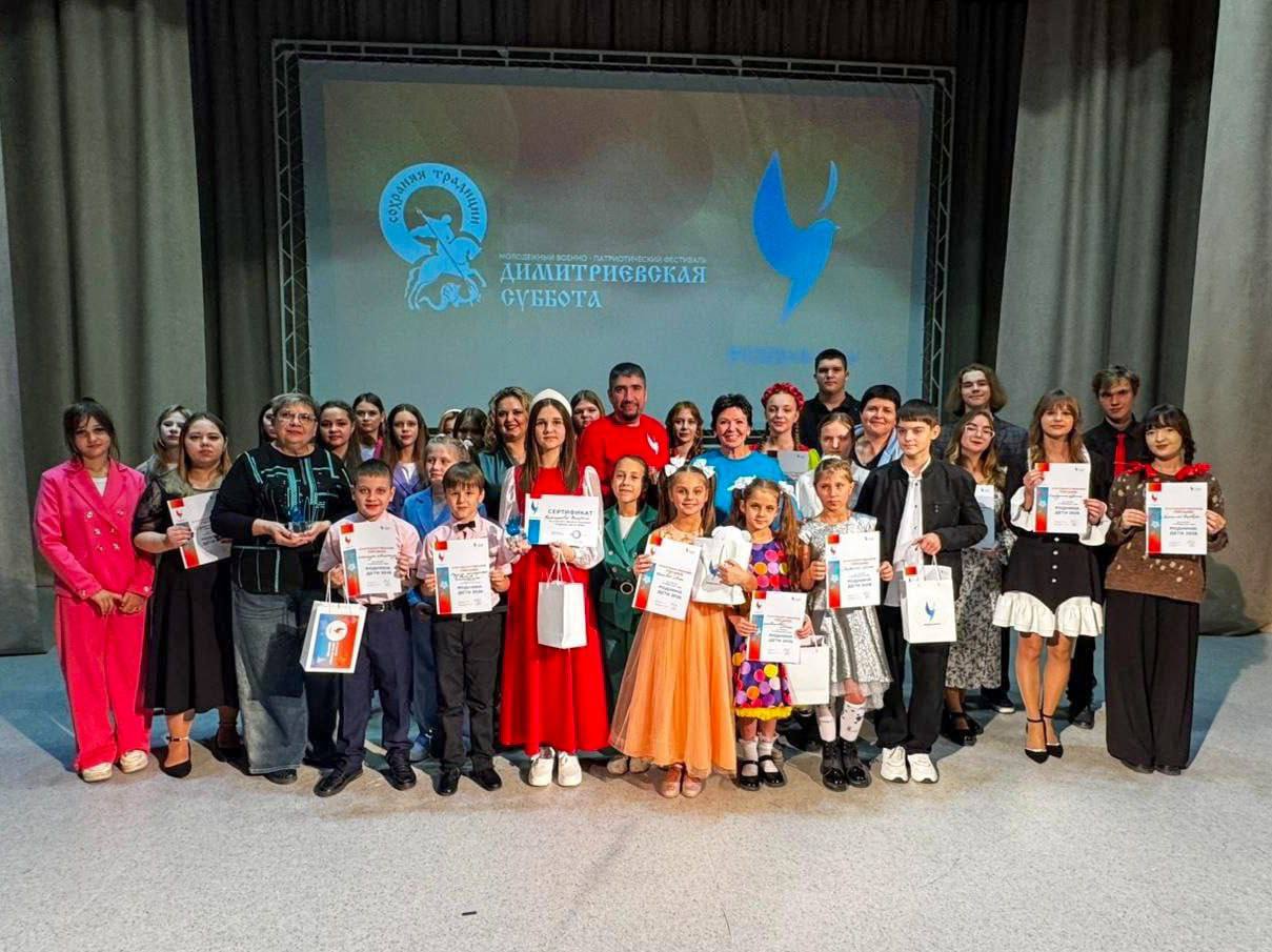 Из поездки в Луганскую Народную Республику вернулись мои коллеги – заместитель председателя Тюменской областной думы Наталья Шевчик, депутаты Лариса Цупикова, Александр Зеленский, Глеб Трубин, Артём Зайцев, Иван Вершинин... Из поездки в Луганскую Народную Республику вернулись мои коллеги – заместитель председателя Тюменской областной думы Наталья Шевчик, депутаты Лариса Цупикова, Александр Зеленский, Глеб Трубин, Артём Зайцев, Иван Вершинин...