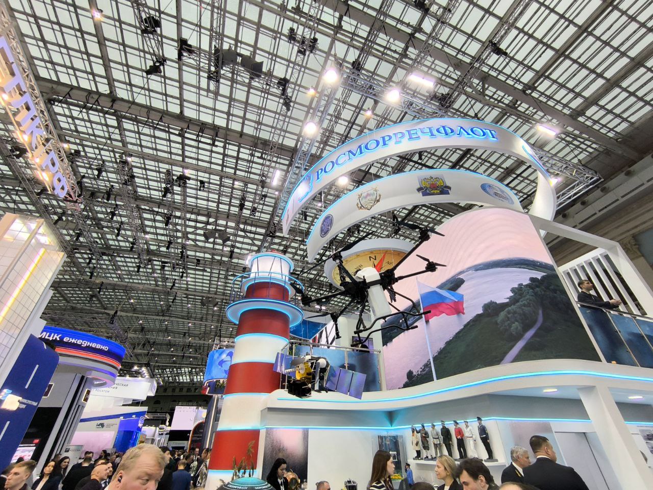 XIX Международный форум и выставка "Транспорт России" проходит в эти дни в Москве XIX Международный форум и выставка "Транспорт России" проходит в эти дни в Москве