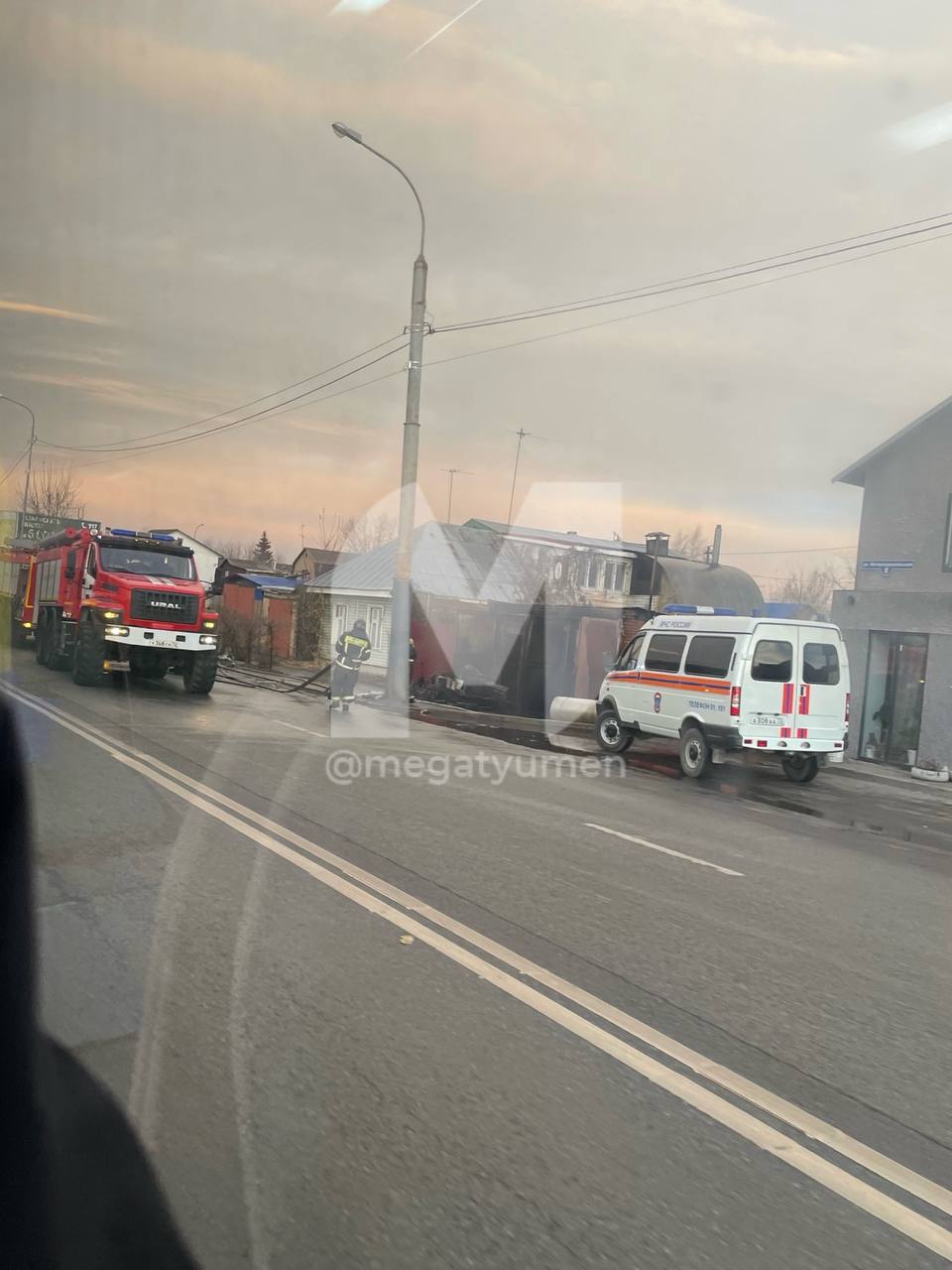 На Интернациональной улице сегодня утром произошел пожар в районе 8-го дома На Интернациональной улице сегодня утром произошел пожар в районе 8-го дома