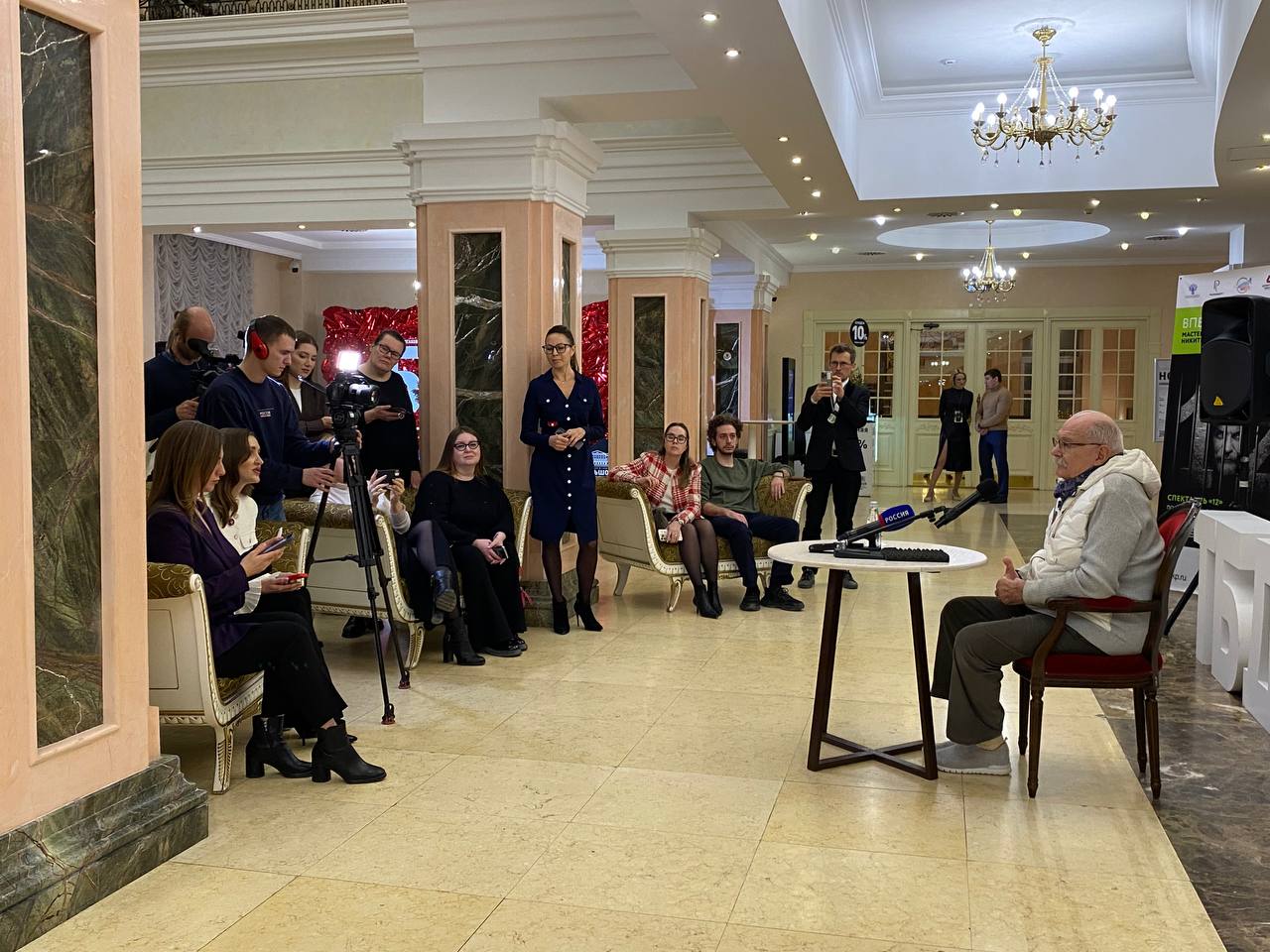 Никита Михалков отметил сосредоточенность тюменских зрителей на спектакле "12" Никита Михалков отметил сосредоточенность тюменских зрителей на спектакле "12"