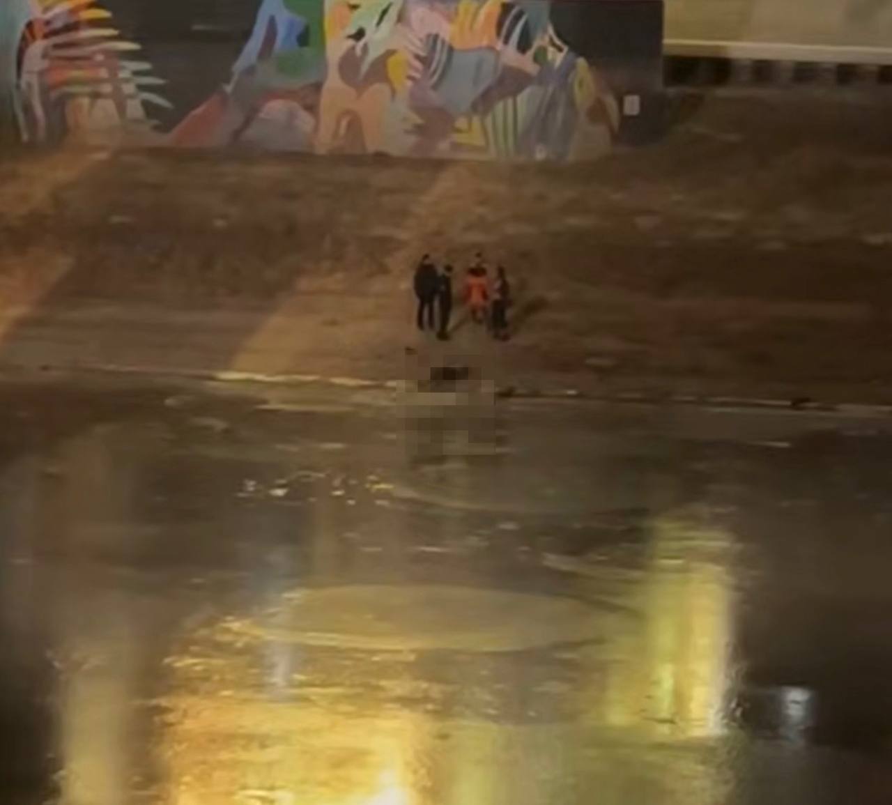 С Моста Влюбленных в Туру накануне выпала девушка С Моста Влюбленных в Туру накануне выпала девушка