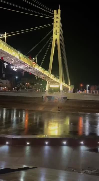 С Моста Влюбленных в Туру накануне выпала девушка