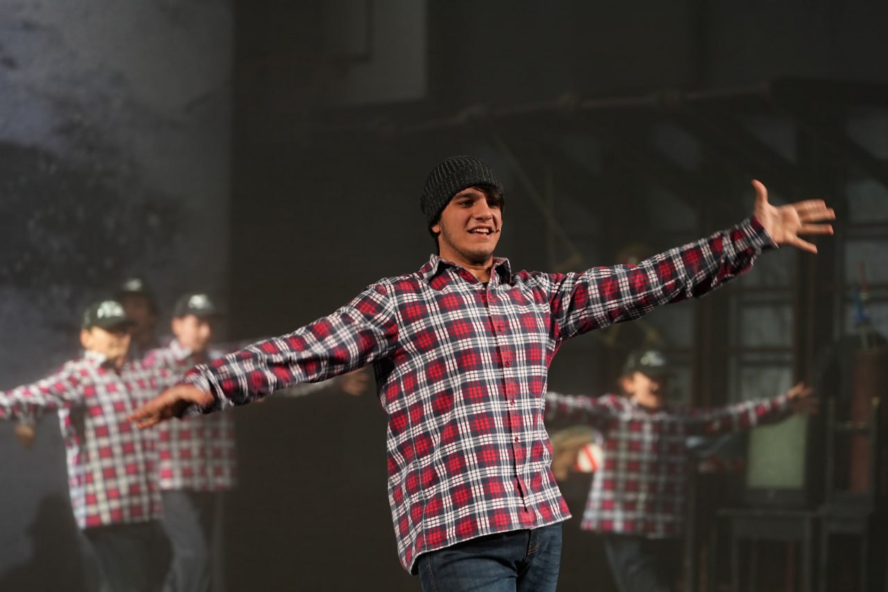 Максим Афанасьев: Для Тюмени два минувших дня стали настоящим праздником! Мастерская «12» Никиты Михалкова провела в нашем городе яркие и насыщенные гастроли, каждый вечер собирая полный зал Максим Афанасьев: Для Тюмени два минувших дня стали настоящим праздником! Мастерская «12» Никиты Михалкова провела в нашем городе яркие и насыщенные гастроли, каждый вечер собирая полный зал