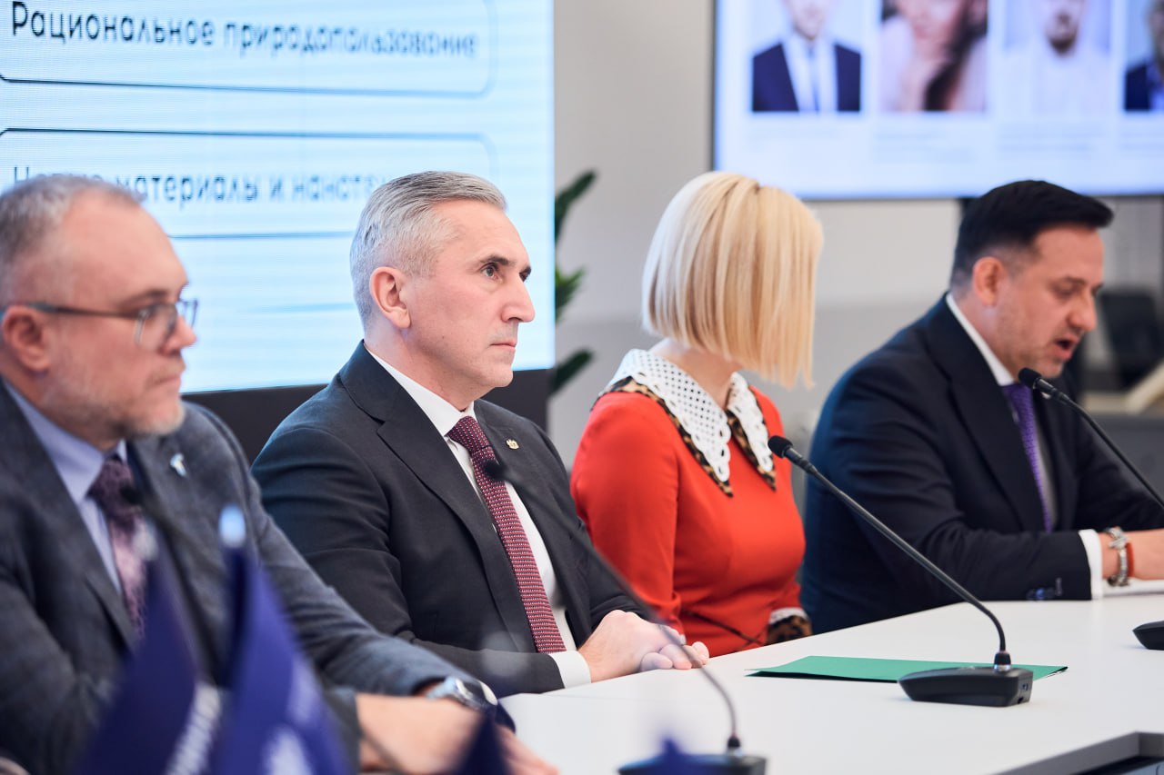 Александр Моор: Вместе с командой Тюменского государственного университета принял участие в ежегодной защите плана развития вуза в рамках масштабной госпрограммы «Приоритет-2030» Александр Моор: Вместе с командой Тюменского государственного университета принял участие в ежегодной защите плана развития вуза в рамках масштабной госпрограммы «Приоритет-2030»