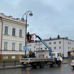 Монтаж световых «Перьев» на центральных улицах почти завершён