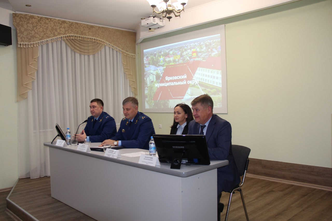 Первый заместитель прокурора Тюменской области посетил с рабочим визитом Ярковский района