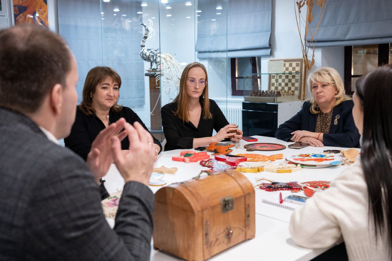 Совсем скоро город погрузится в новогоднюю атмосферу, и улица Дзержинского не станет исключением! Совсем скоро город погрузится в новогоднюю атмосферу, и улица Дзержинского не станет исключением!