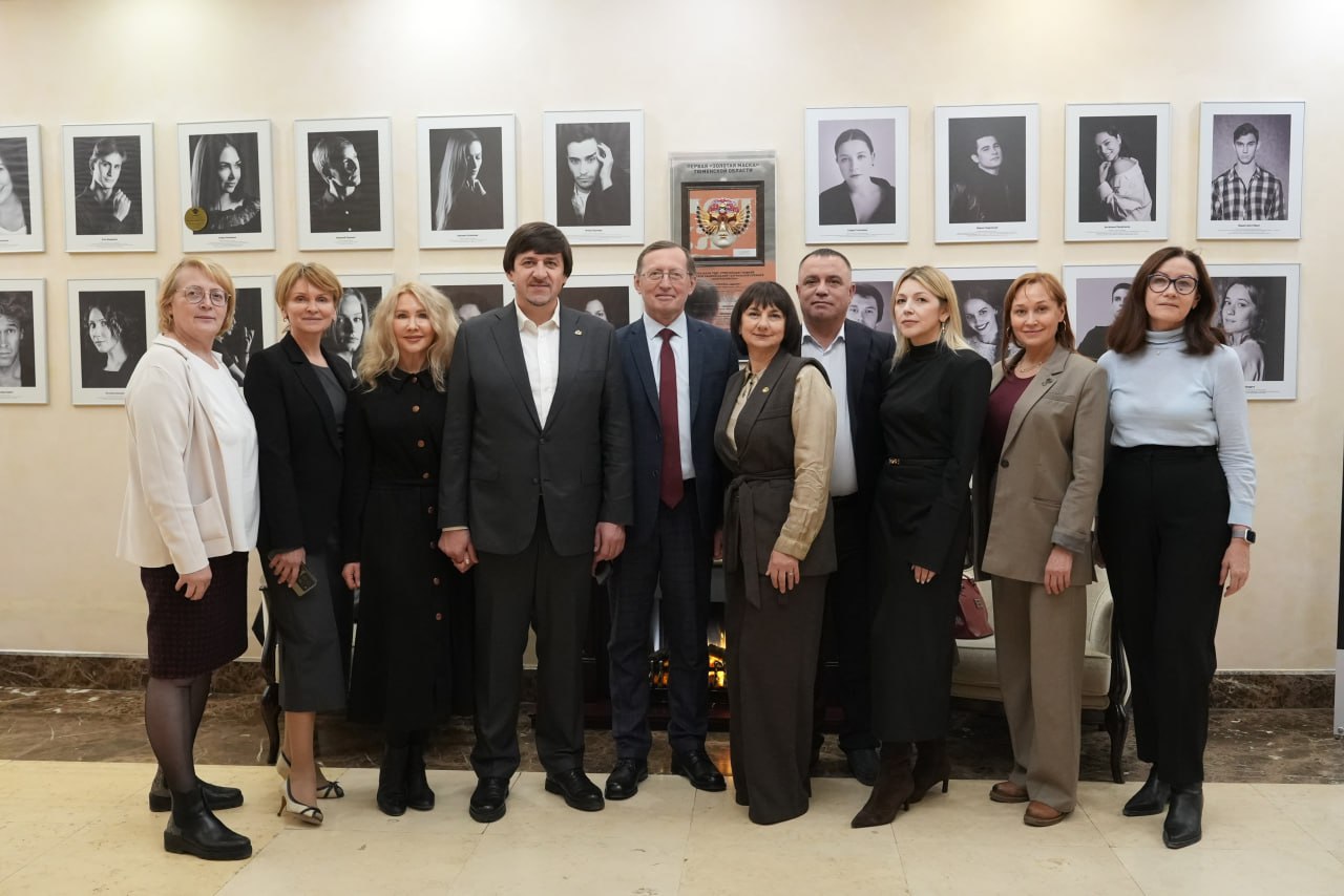 Максим Афанасьев: Для Тюмени два минувших дня стали настоящим праздником! Мастерская «12» Никиты Михалкова провела в нашем городе яркие и насыщенные гастроли, каждый вечер собирая полный зал Максим Афанасьев: Для Тюмени два минувших дня стали настоящим праздником! Мастерская «12» Никиты Михалкова провела в нашем городе яркие и насыщенные гастроли, каждый вечер собирая полный зал