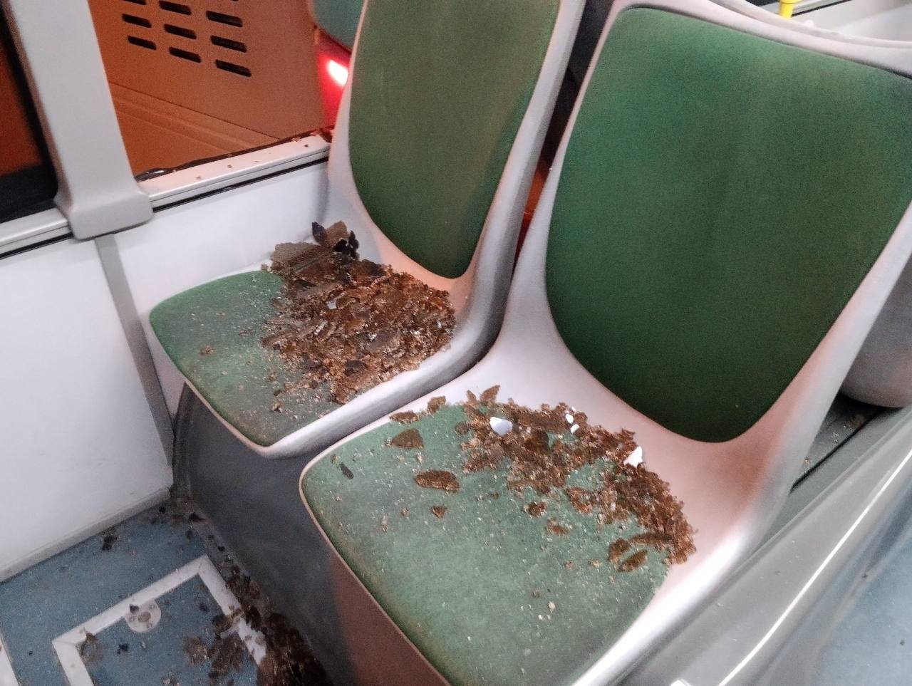 На Мориса Тореза в районе «Галереи Вояж» утром столкнулись пассажирские автобусы! На Мориса Тореза в районе «Галереи Вояж» утром столкнулись пассажирские автобусы!