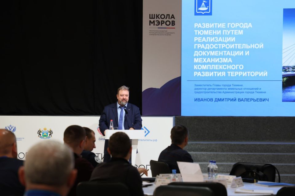 Как? Комплексно. Что делает? Развивается