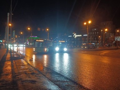 На Мориса Тореза в районе «Галереи Вояж» утром столкнулись пассажирские автобусы!