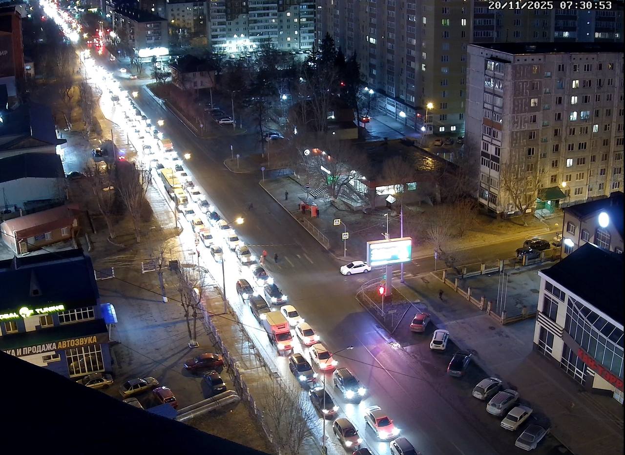 На Мориса Тореза в районе «Галереи Вояж» утром столкнулись пассажирские автобусы! На Мориса Тореза в районе «Галереи Вояж» утром столкнулись пассажирские автобусы!